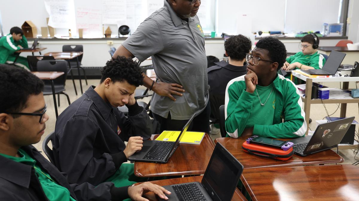 Science teacher Jamiu Sokoya talks with students in his physics class at Carver Military Academy in Chicago on April 20, 2026. (Antonio Perez/Chicago Tribune/TNS)