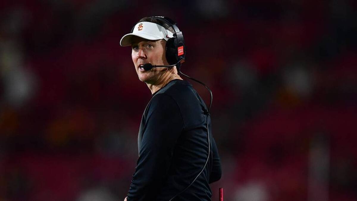  Sep 20, 2025; Los Angeles, California, USA; Southern California Trojans head coach Lincoln Riley watches game action against the Michigan State Spartans during the second half at the Los Angeles Memorial Coliseum. Mandatory Credit: Gary A. Vasquez-Imagn Images | Gary A. Vasquez-Imagn Images 
