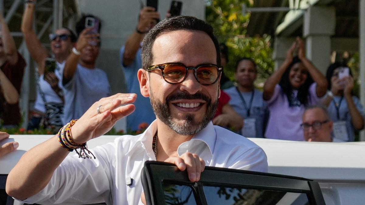 Colombian presidential candidate Abelardo De La Espriella of the political movement Defenders of the Homeland arrives to vote at a polling station during the first round of the presidential election, in Barranquilla, Colombia May 31, 2026. REUTERS/Charlie Cordero