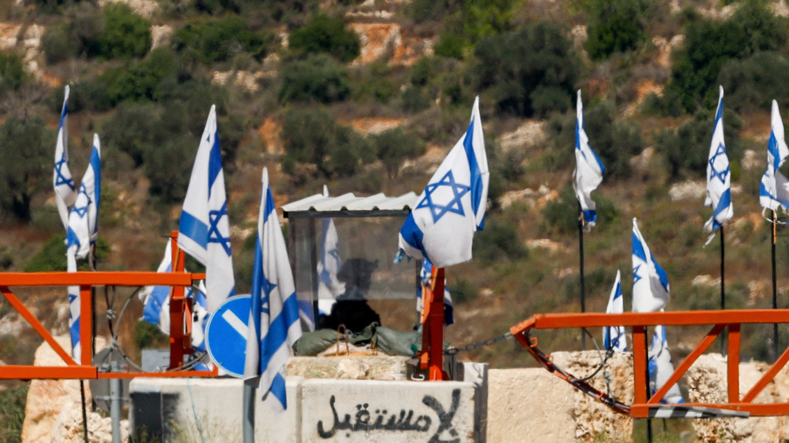Palestinian gunman shoots dead Israeli in the West Bank, soldiers kill motorist 