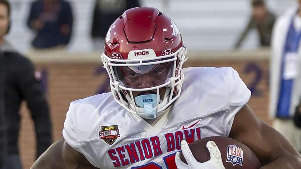 Jan 28, 2026; Mobile, AL, USA; American Team running back Mike Washington Jr. (27) of Arkansas runs the ball during American Senior Bowl practice at Hancock Whitney Stadium. Mandatory Credit: Vasha Hunt-Imagn Images | Vasha Hunt-Imagn Images 