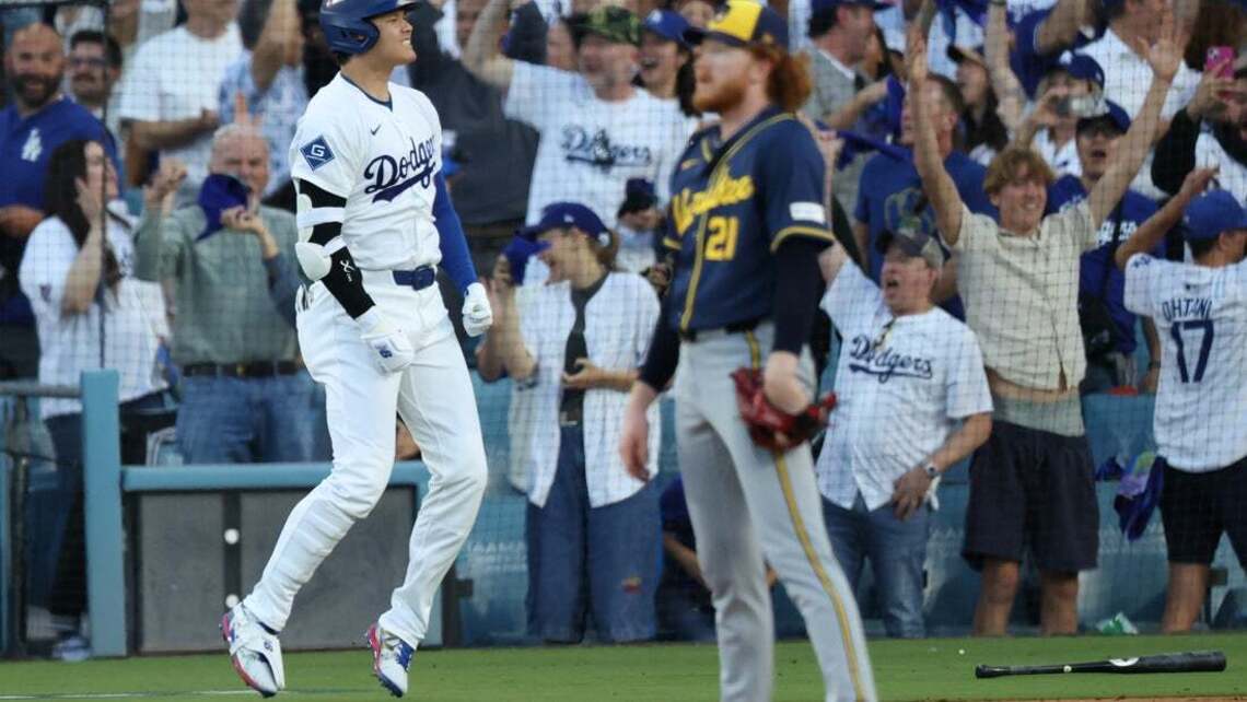 Power, bullpen steer Brewers to NLCS sweep, first Series bid since '82
