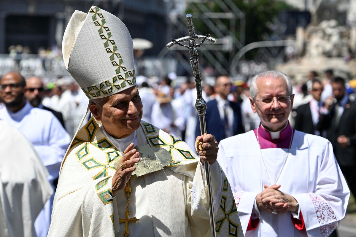 Pope Leo XIV greets crowds during Holy Mass at Plaza de Cibeles, during his apostolic journey in Madrid, Spain, June 7, 2026. Simone Risoluti /Vatican Media/­Handout via REUTERS    A