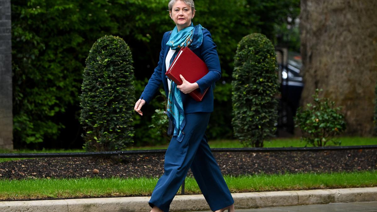 British Foreign Secretary Yvette Cooper walks outside 10 Downing Street, on the day of a cabinet meeting, in London, Britain, May 19, 2026. REUTERS/Jaimi Joy