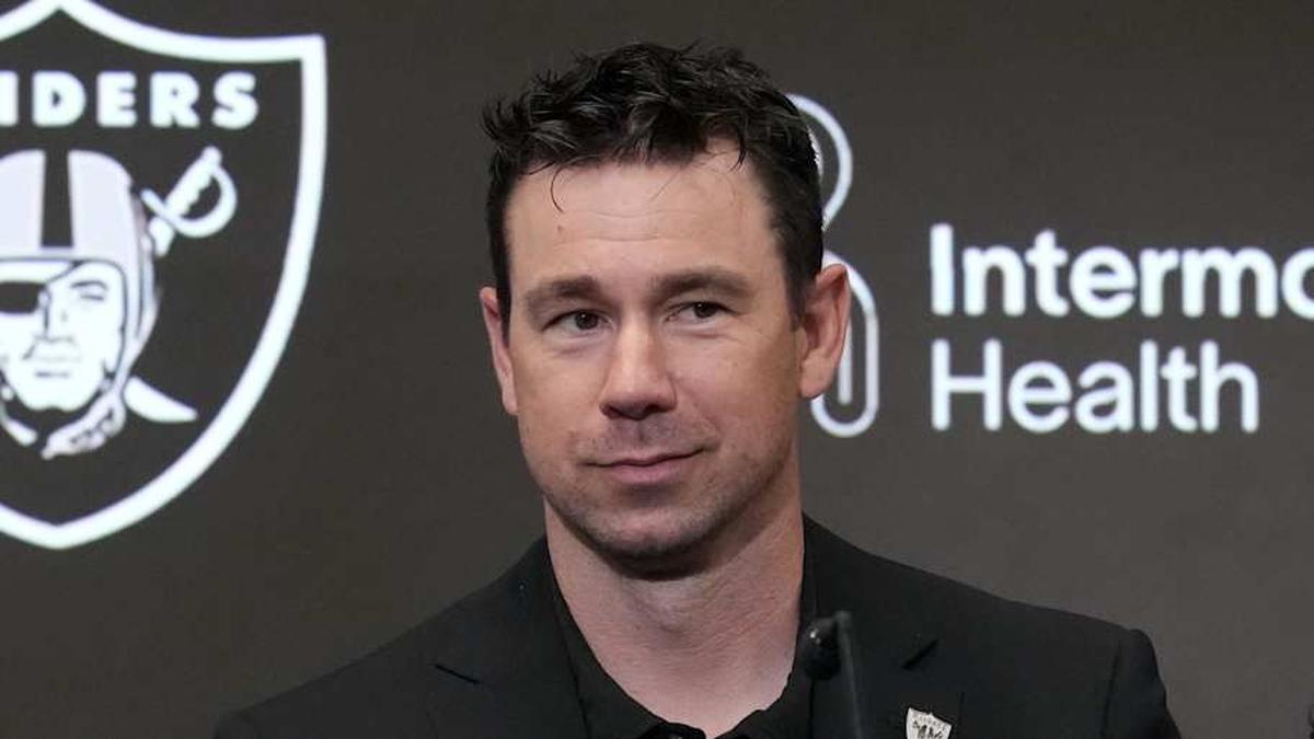  Apr 24, 2026; Henderson, NV, USA; Las Vegas Raiders coach Klint Kubiak at press conference at Intermountain Health Performance Center. Mandatory Credit: Kirby Lee-Imagn Images | Kirby Lee-Imagn Images 