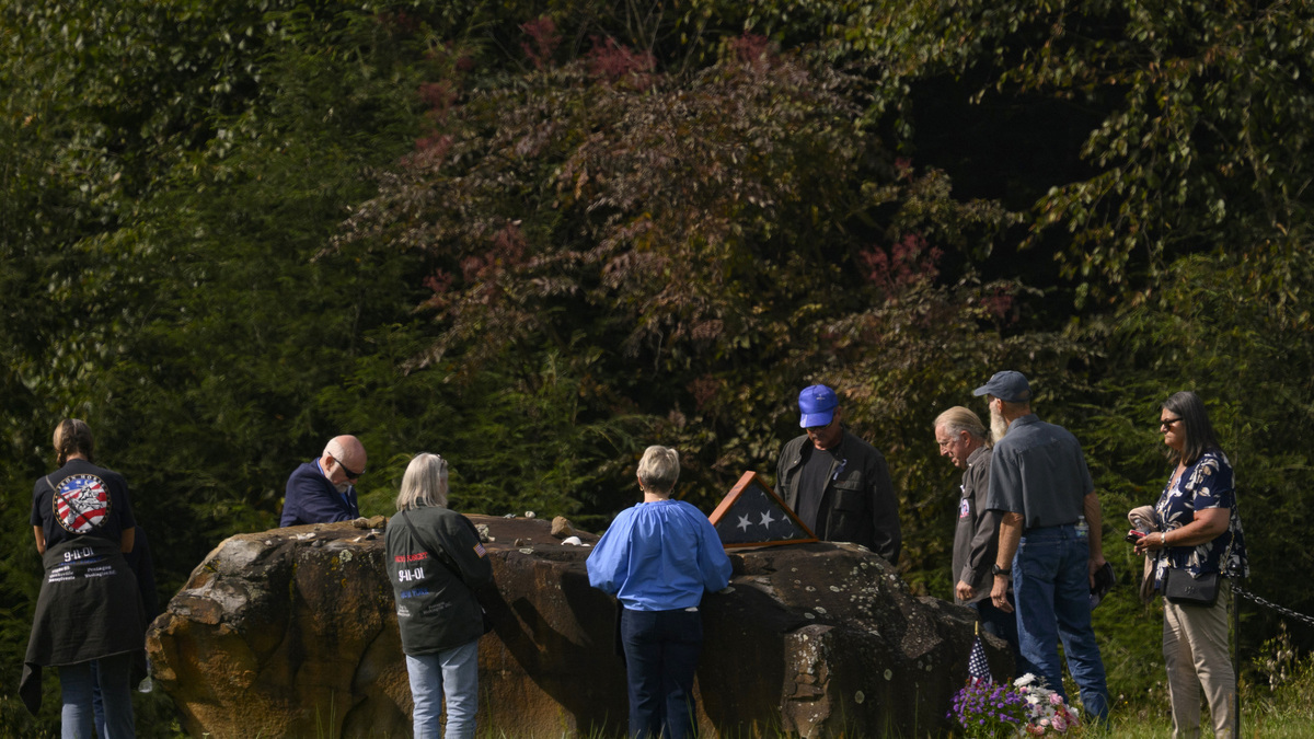 'The next generation handing off the story': Families of Flight 93 victims gather at memorial near Shanksville