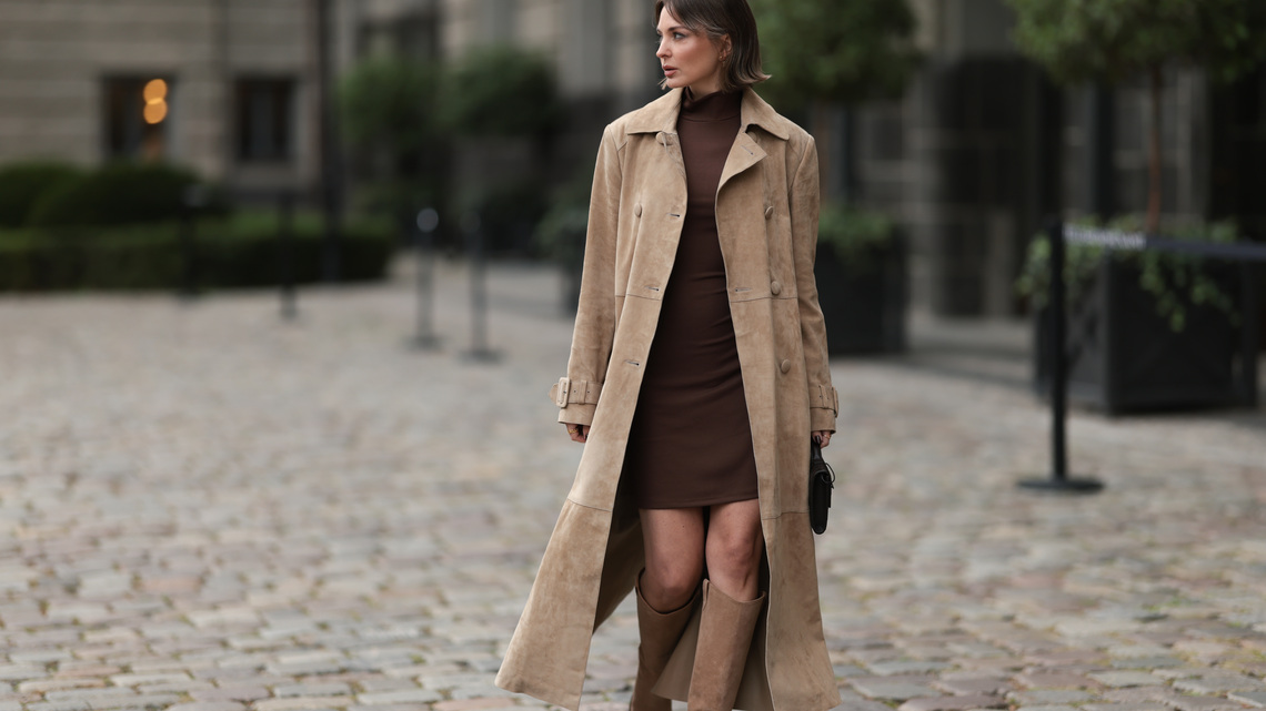 17 Expensive-Looking Chic Thanksgiving Dresses for Women Over 40 