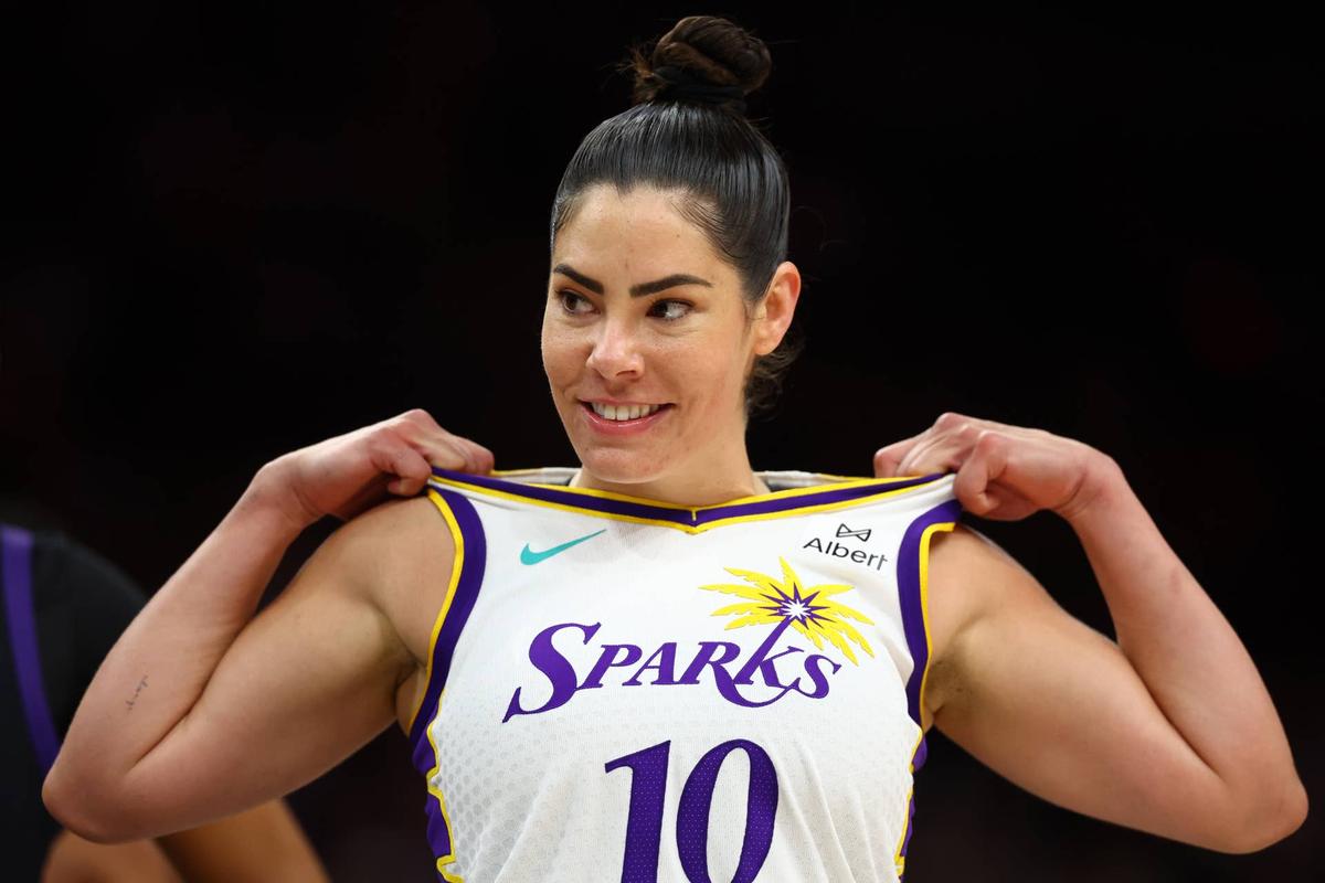  Los Angeles Sparks guard Kelsey Plum (10) Mark J. Rebilas-Imagn Images