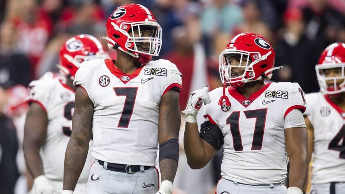  Jan 10, 2022; Indianapolis, IN, USA; Georgia Bulldogs linebacker Quay Walker (7) and Nakobe Dean (17) against the Alabama Crimson Tide in the 2022 CFP college football national championship game at Lucas Oil Stadium. Mandatory Credit: Mark J. Rebilas-Imagn Images | Mark J. Rebilas-Imagn Images 