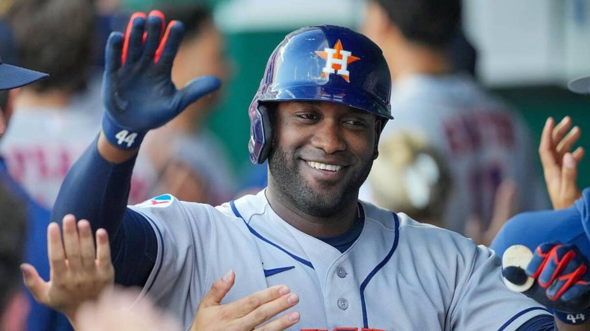  Yordan Alvarez leads the AL in both batting average (.325) and home runs (24), giving him a good shot to win the Triple Crown. | Denny Medley-Imagn Images 