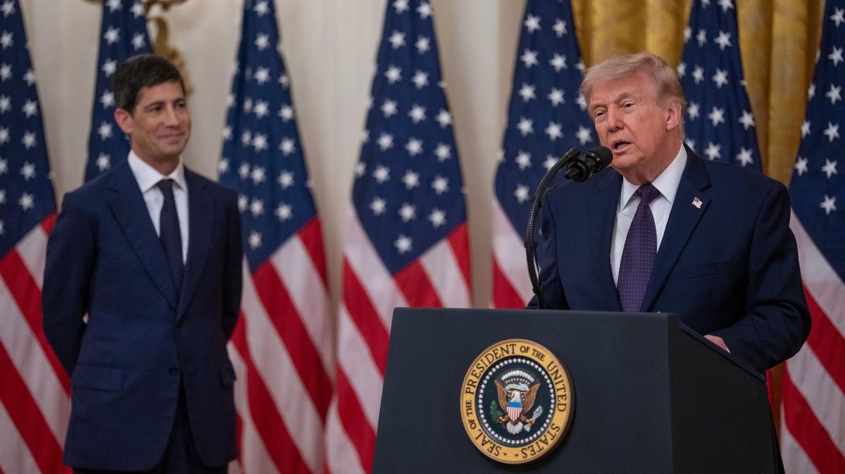 US President Donald Trump (right) speaks after the swearing-in ceremony of new Federal Reserve Chairman Kevin Warsh (left) in the East Room of the White House. (Andrew Leyden/ZUMA Press Wire/dpa/TNS)