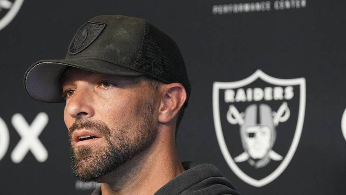  Jun 3, 2026; Henderson, NV, USA; Las Vegas Raiders defensive coordinator Rob Leonard speaks during a news conference during organized team activities at Intermountain Health Performance Center. Mandatory Credit: Candice Ward-Imagn Images | Candice Ward-Imagn Images 