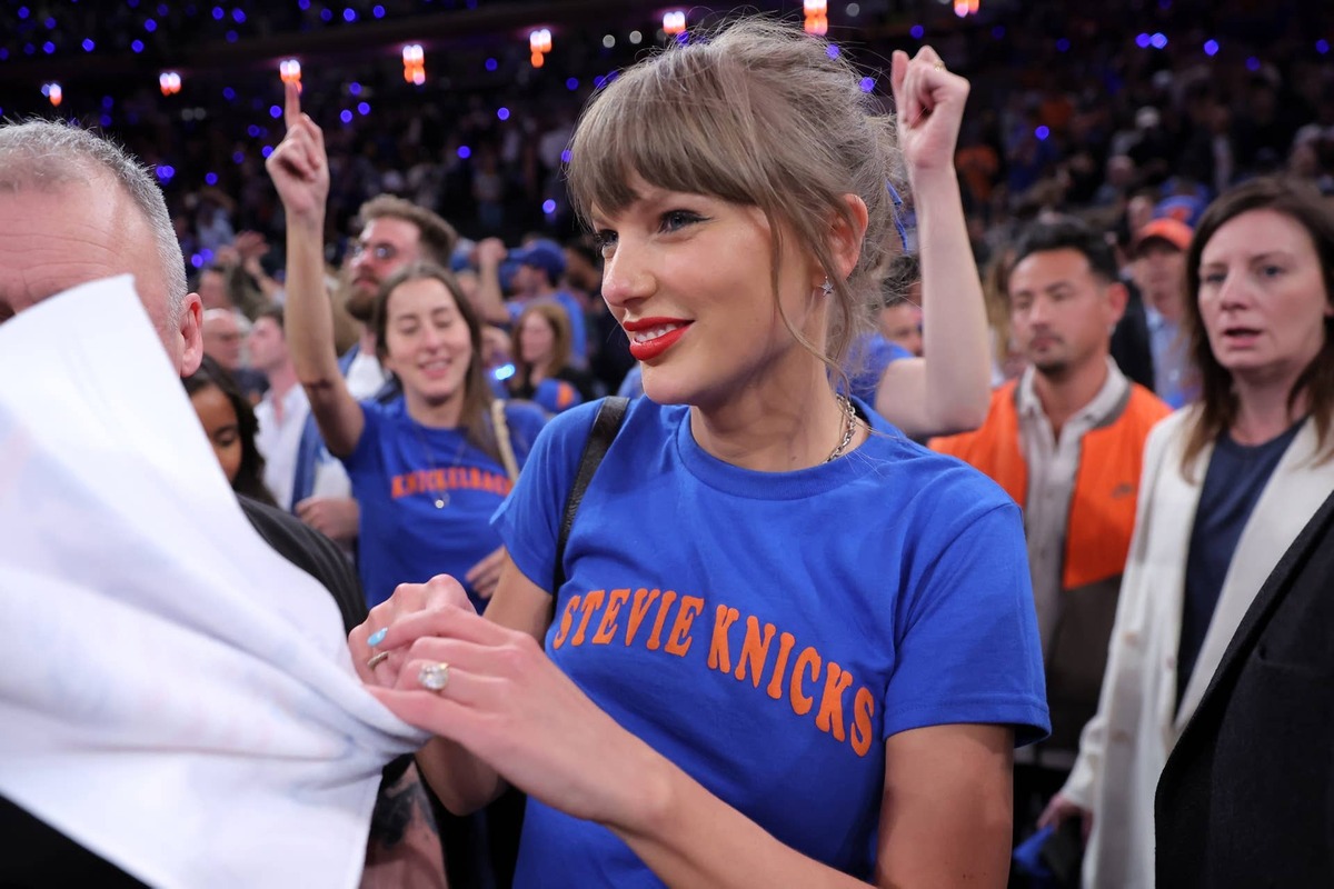  Jun 10, 2026; New York, New York, USA; Taylor Swift reacts after the New York Knicks defeated the San Antonio Spurs in game four of the 2026 NBA Finals at Madison Square Garden. Mandatory Credit: Brad Penner-Imagn Images 