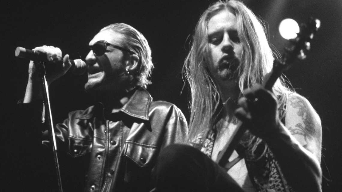 1991 Signature Grunge Track by Iconic Band Has Re-Entered the Charts 27 Years Later 