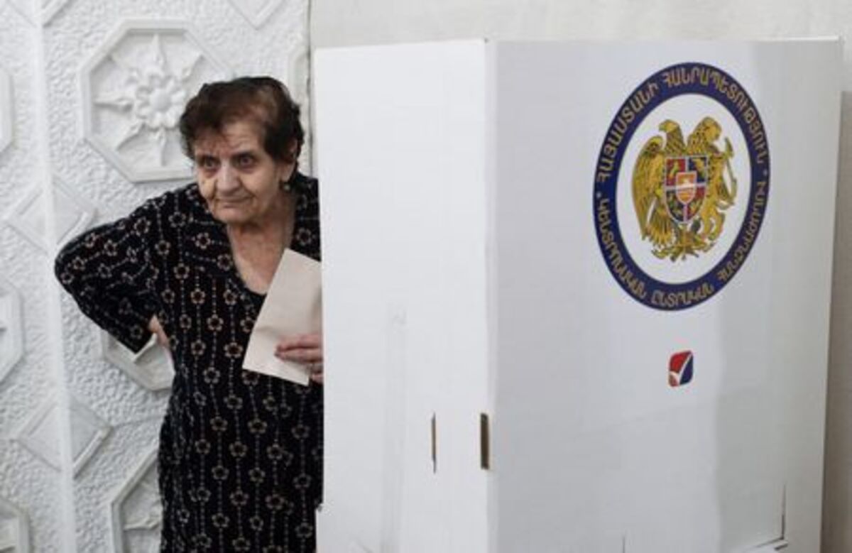 A voter holds a ballot at a polling station during a parliamentary election in Yerevan, Armenia, June 7, 2026. Vahram Baghdasaryan/Photolure via REUTERS