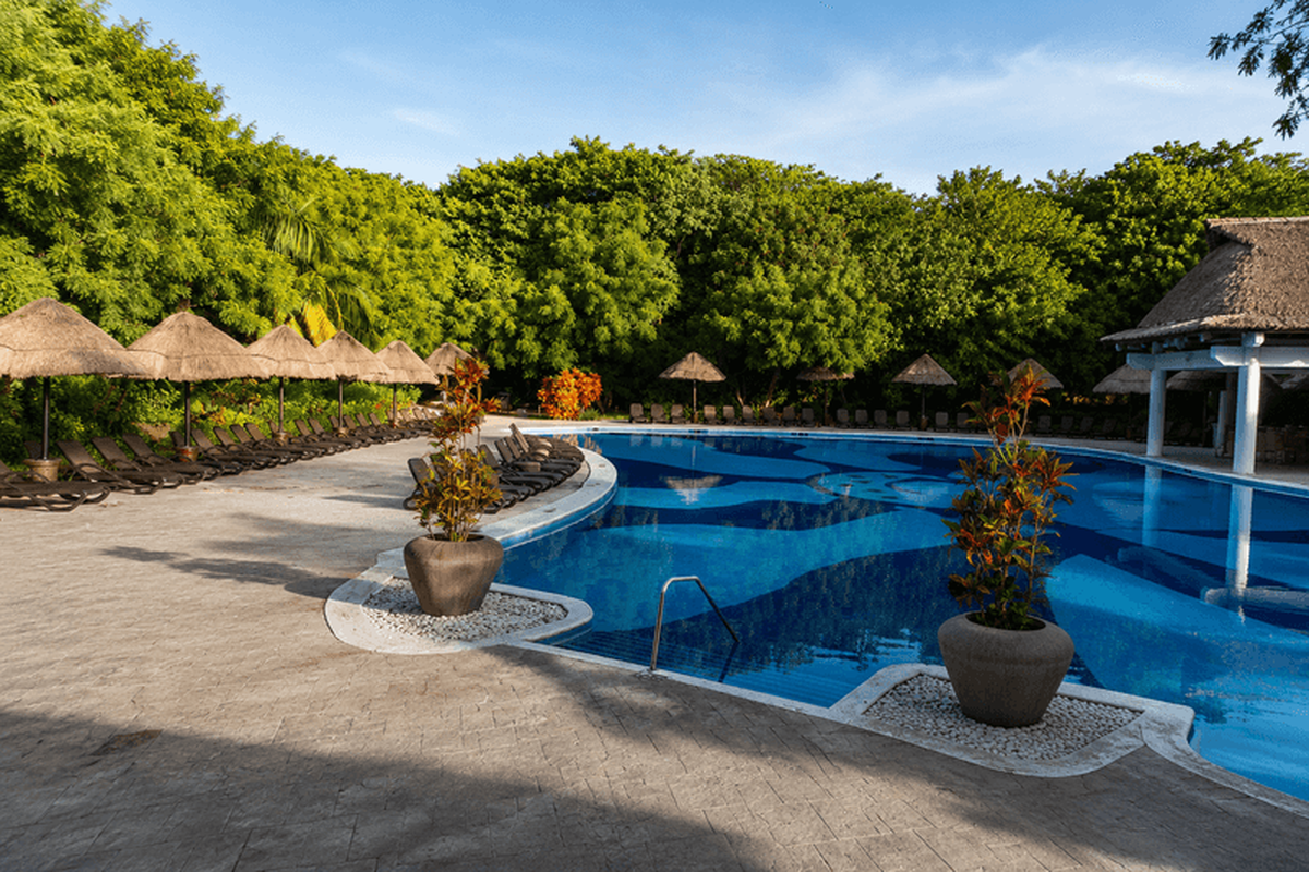  The adults-only pool at Sandos Caracol Nature Resort offered a noticeably quieter atmosphere and became one of my favorite places to slow down during the afternoons. Photo credit: Shelly Peterson 