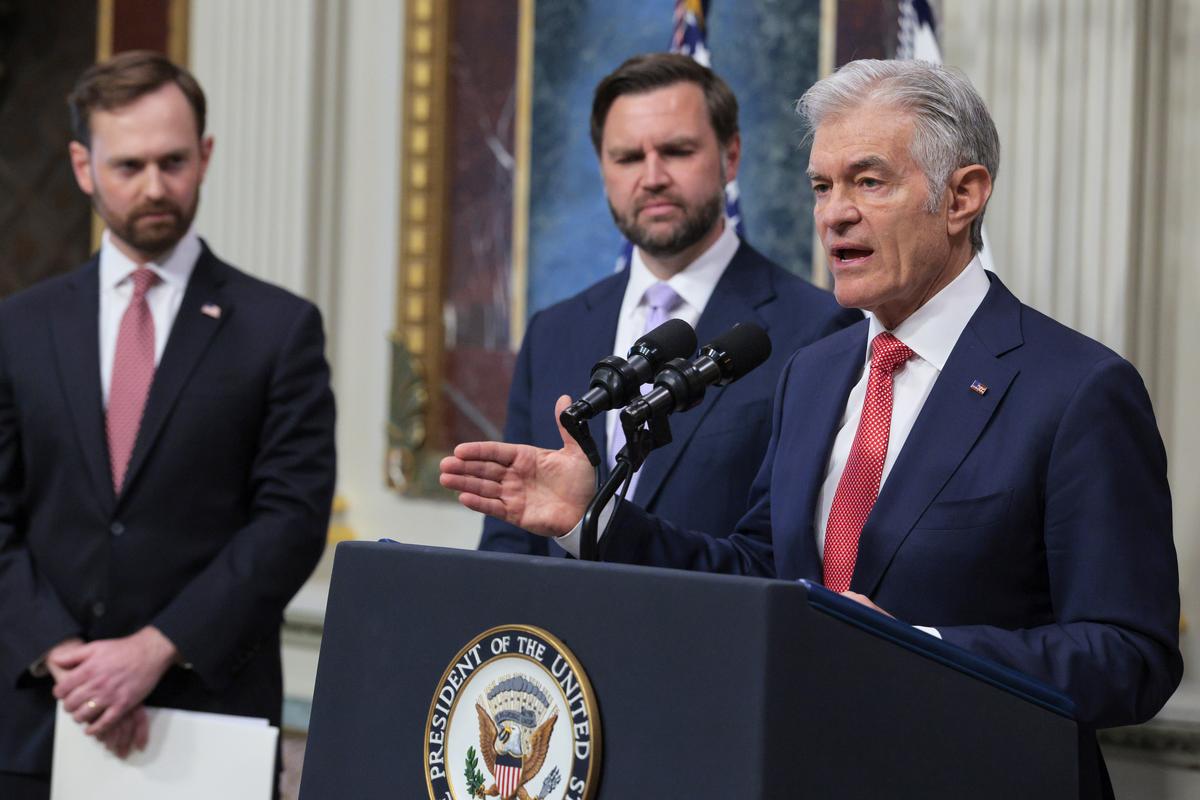  Administrator for the Centers for Medicare & Medicaid Services Dr. Mehmet Oz (R) speaks alongside Chairman of the Federal Trade Commission (FTC) Andrew Ferguson (L) and U.S. Vice President JD Vance (C) during a press conference on the Trump administration’s anti-fraud initiatives at the Eisenhower Executive Office Building on May 13, 2026, in Washington, D.C. 