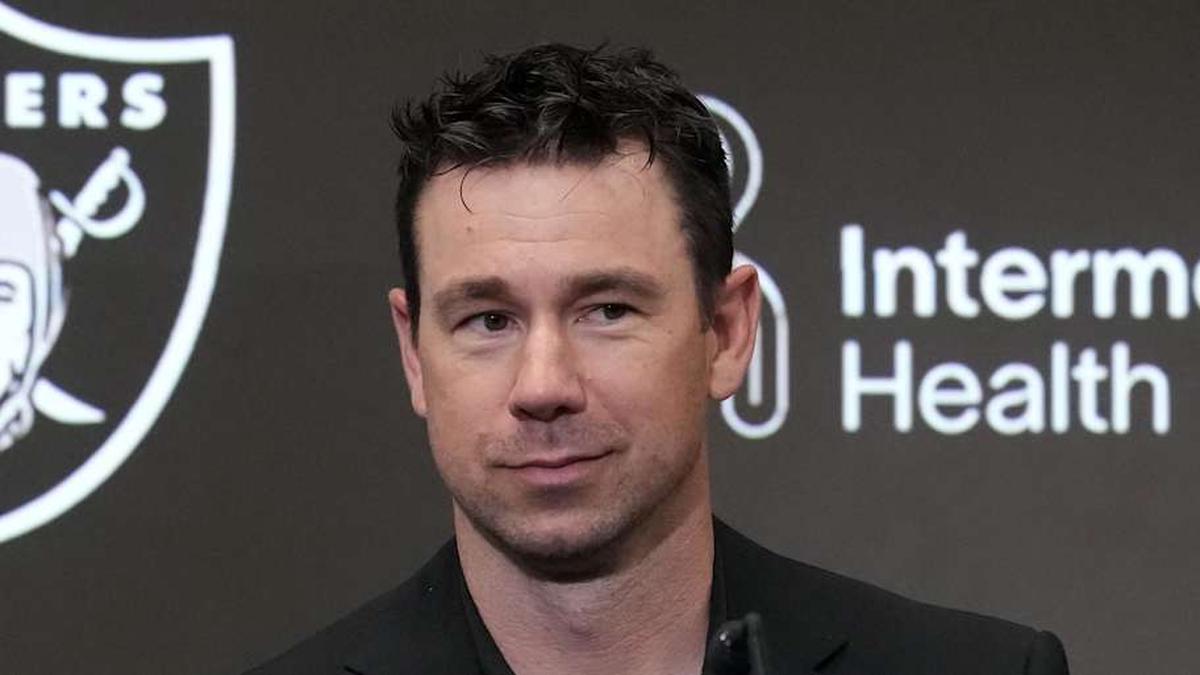  Apr 24, 2026; Henderson, NV, USA; Las Vegas Raiders coach Klint Kubiak at press conference at Intermountain Health Performance Center. Mandatory Credit: Kirby Lee-Imagn Images | Kirby Lee-Imagn Images 