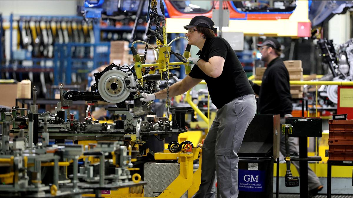 FILE PHOTO: A worker uses a hoist to move components along the production line for the Qashqai model car at the Nissan car factory in Sunderland, Britain, December 16, 2025. REUTERS/Phil Noble/File Photo