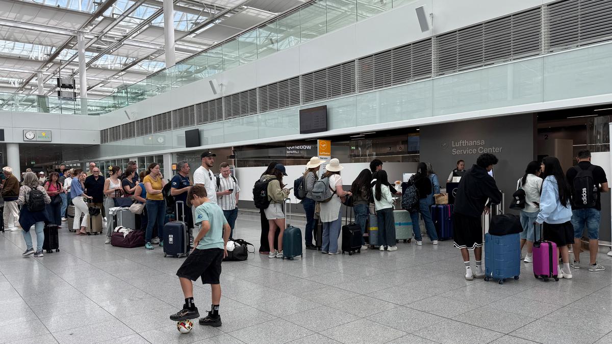 People stand in line at Munich Airport as flights resumed after possible drone sighting in Munich, Germany, May 30, 2026. Flights were halted for about an hour at Munich Airport in southern Germany on Saturday morning after two pilots reported seeing a drone, airport authorities and police said, confirming initial reports by German media. During the shutdown more than 20 flights that had been due to land at Munich were diverted to other airports, an airport spokesperson said.    REUTERS/Louisa Off