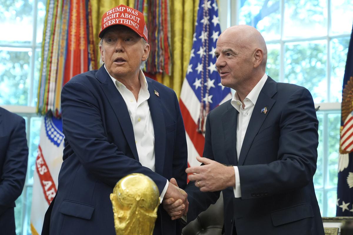  President Donald Trump, left, shakes the hand of FIFA President Gianni Infantino at the conclusion of an announcement in the Oval Office of the White House, Friday, Aug. 22, 2025, in Washington. 