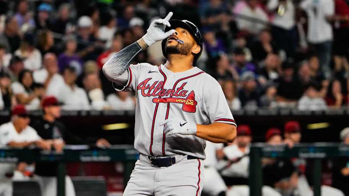  Atlanta Braves designated hitter Dominic Smith (8) celebrates a home run during the third inning at Chase Field. | Arianna Grainey-Imagn Images 