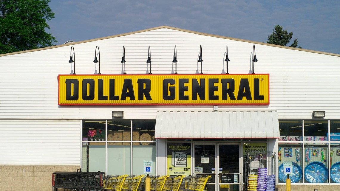 Dollar General's Vibrant $6 Cake Stand Is the Sunniest Way to Serve Dessert 