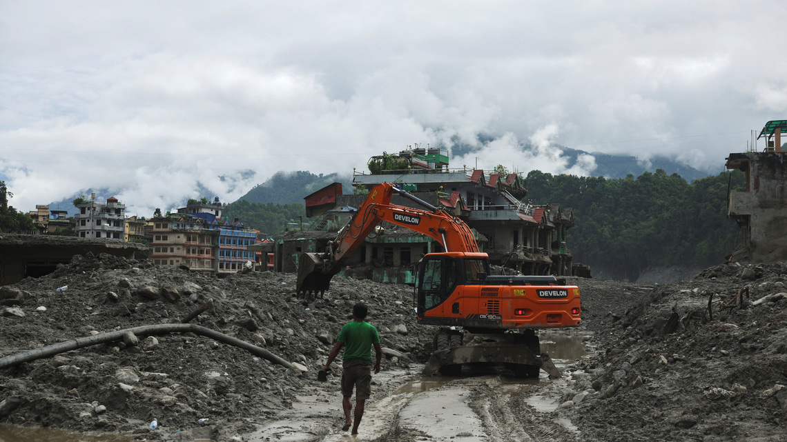 Nepal flood death toll crosses 1,000, rescuers reach remote areas