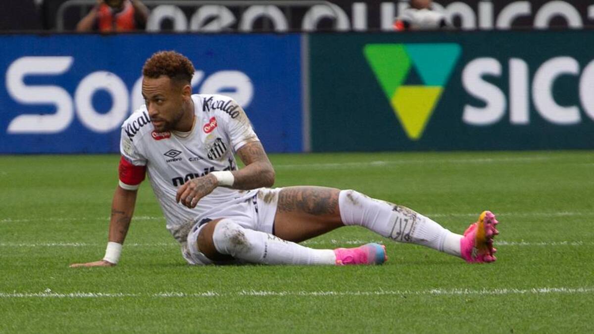  Fitness issues are once again affecting Neymar. | Bruno Escolastico Sousa Silva/NurPhoto/Getty Images 