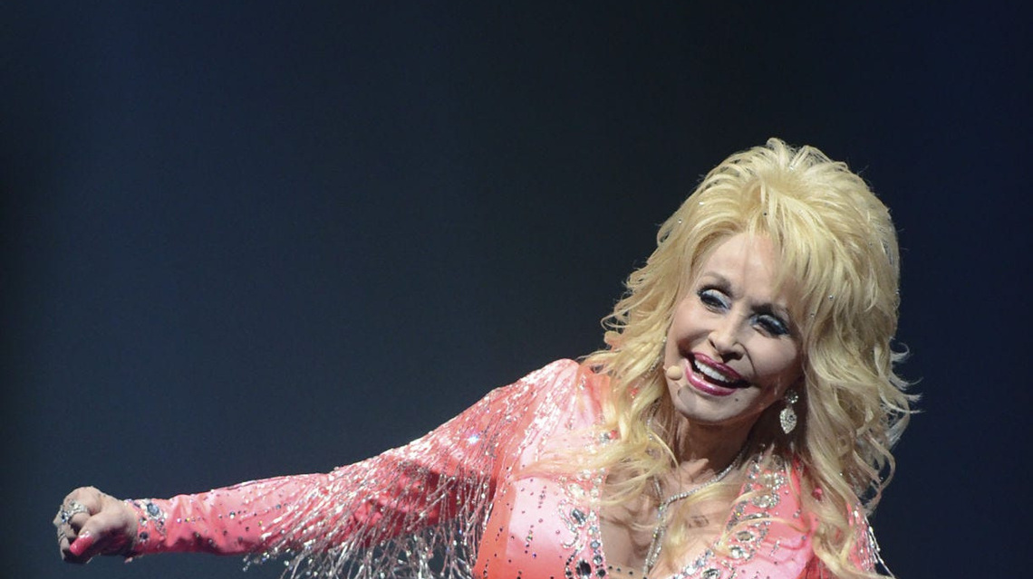 Times Rewind: Dolly Parton truly shone in Pittsburgh in 2016