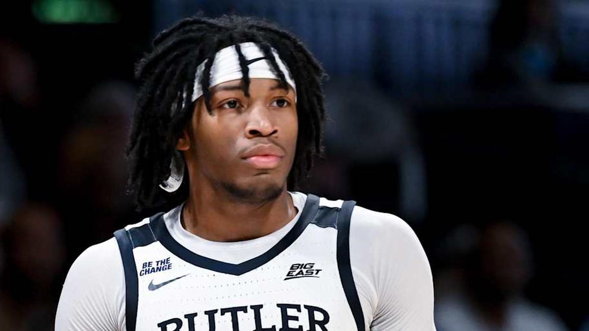  Jan 20, 2026; Indianapolis, Indiana, USA; Butler Bulldogs head coach Thad Matta talks with Butler Bulldogs guard Azavier Robinson (23) during the second half at Hinkle Fieldhouse. Mandatory Credit: Robert Goddin-Imagn Images | Robert Goddin-Imagn Images 