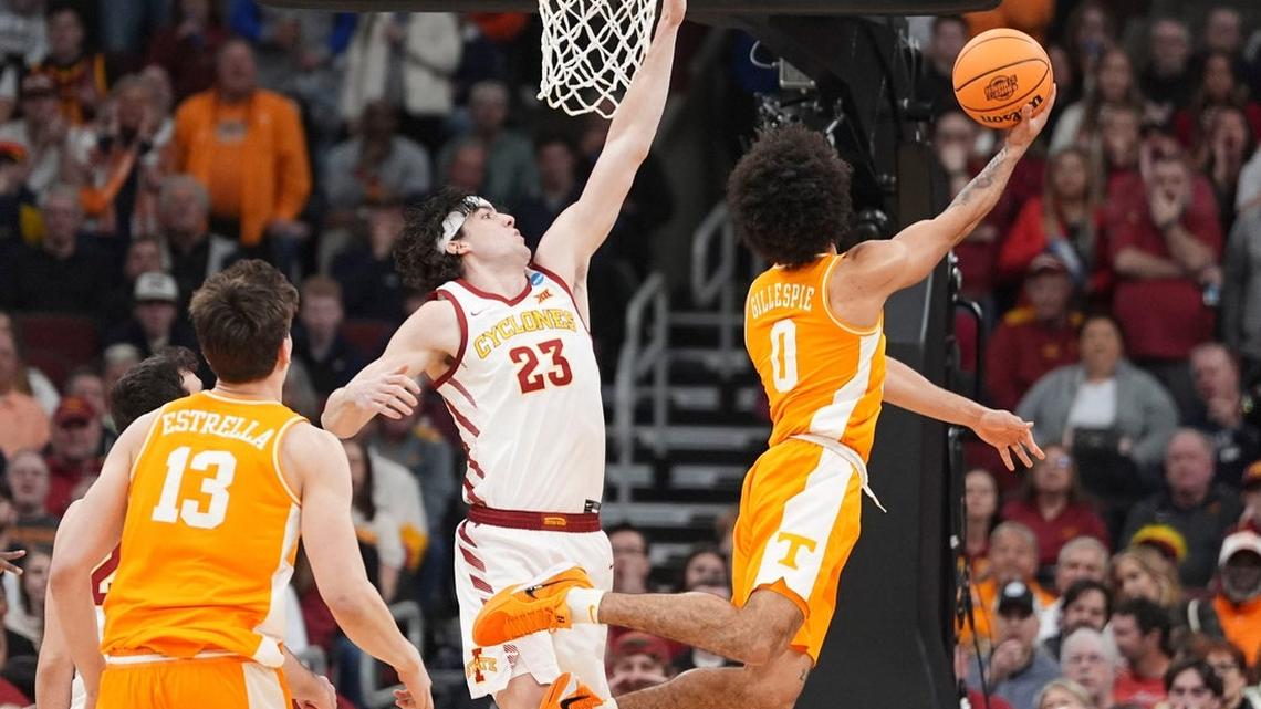 Tennessee downs short-handed Iowa State, earns Michigan matchup 