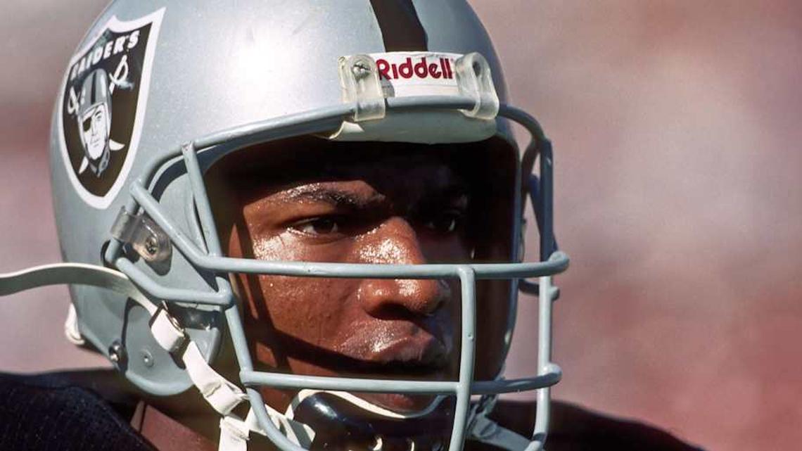  Jan 13, 1991; Los Angeles, CA, USA; FILE PHOTO; Bo Jackson of the Los Angeles Raiders in action against the Cincinnati Bengals during the 1990 season playoffs at the Los Angeles Coliseum. Mandatory Credit: Photo By Imagn Images | RVR Photos-Imagn Images 