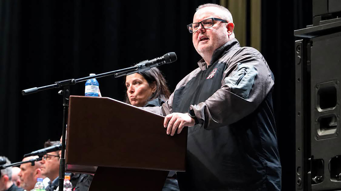 Canadian autoworkers authorize strike amid standoff with Stellantis 
