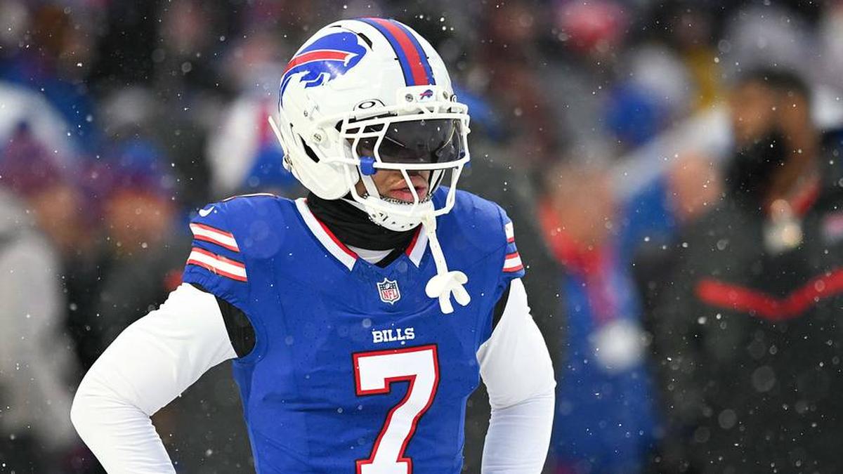  Dec 7, 2025; Orchard Park, New York, USA; Buffalo Bills cornerback Taron Johnson (7) warms up before a game against the Cincinnati Bengals at Highmark Stadium. Mandatory Credit: Mark Konezny-Imagn Images | Mark Konezny-Imagn Images 