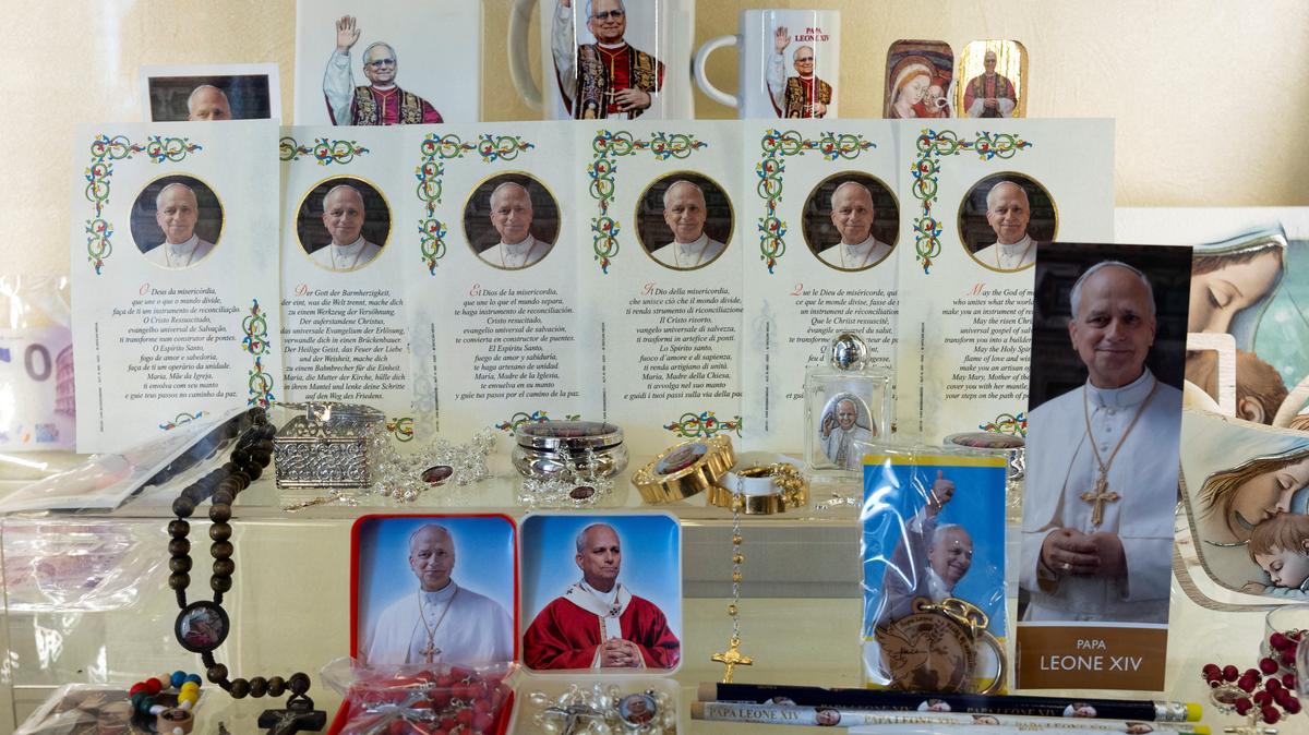 Souvenirs with images of Pope Leo XIV are displayed at a shop near the Vatican, in Rome, Italy, April 30, 2026. REUTERS/Remo Casilli  NO RESALES. NO ARCHIVES.