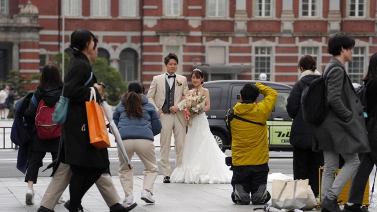 A couple to be married pose for a photobook in Tokyo, Japan. Photo by KIMIMASA MAYAMA / EPA