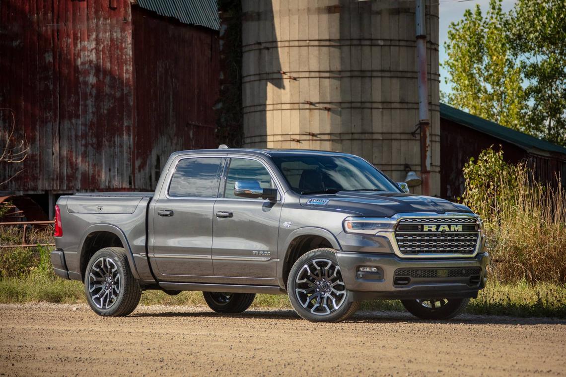  2026 Ram 1500 Limited 5.7-liter HEMI V-8 eTorque 