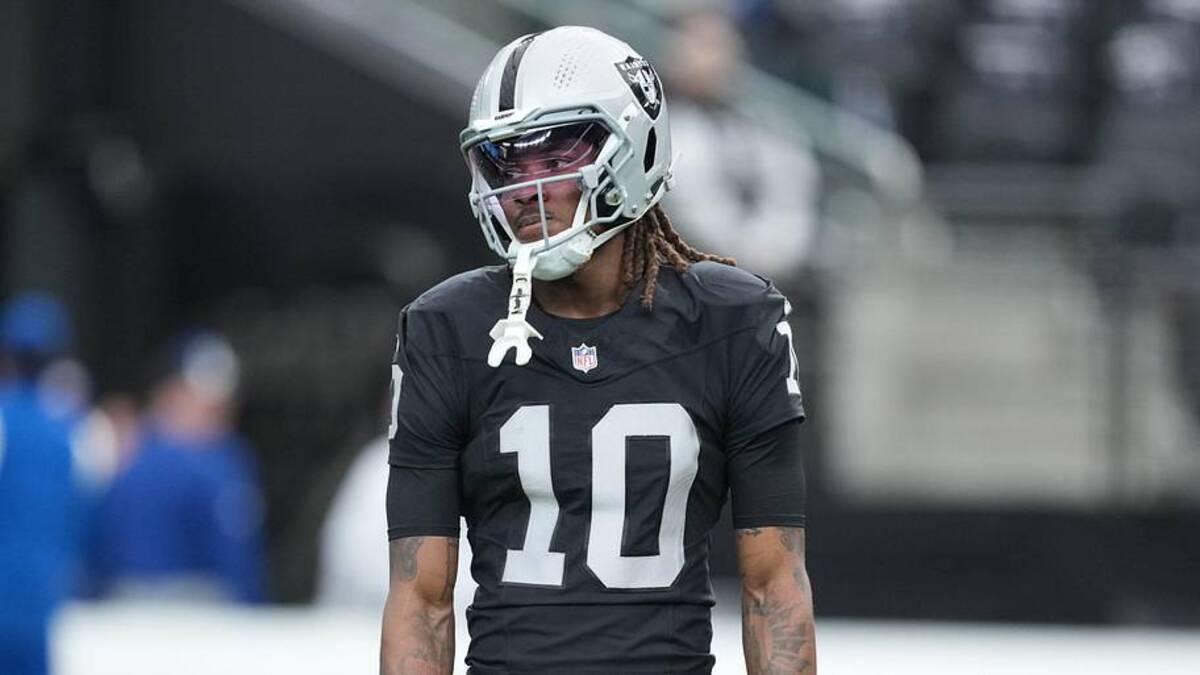  Dec 28, 2025; Paradise, Nevada, USA; Las Vegas Raiders wide receiver Dont'e Thornton Jr. (10) warms up before the game against the New York Giants at Allegiant Stadium. Mandatory Credit: Kirby Lee-Imagn Images | Kirby Lee-Imagn Images 