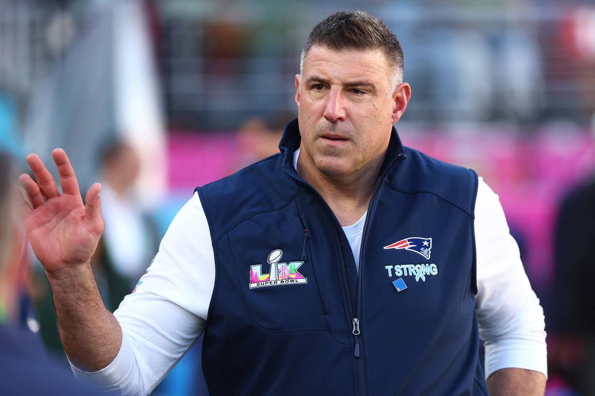  Feb 8, 2026; Santa Clara, CA, USA; New England Patriots head coach Mike Vrabel walks on field before Super Bowl LX against the Seattle Seahawks at Levi's Stadium. Mandatory Credit: Mark J. Rebilas-Imagn Images 