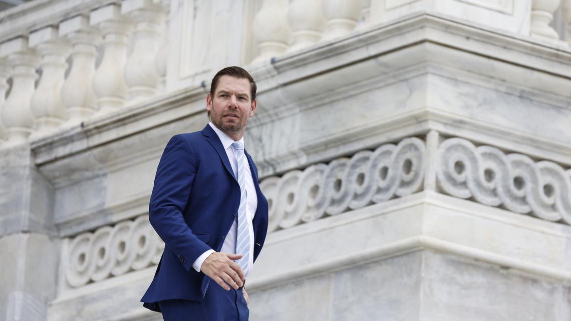 Eric Swalwell publica un video en medio de nuevas acusaciones de agresión sexual 