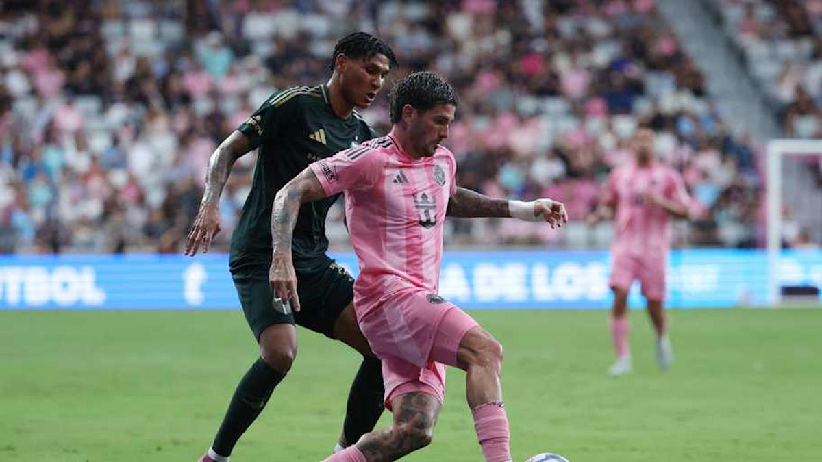  Rodrigo De Paul (right) put in another impressive performance with Inter Miami on Sunday. | Leonardo Fernandez/MLS/Getty Images 