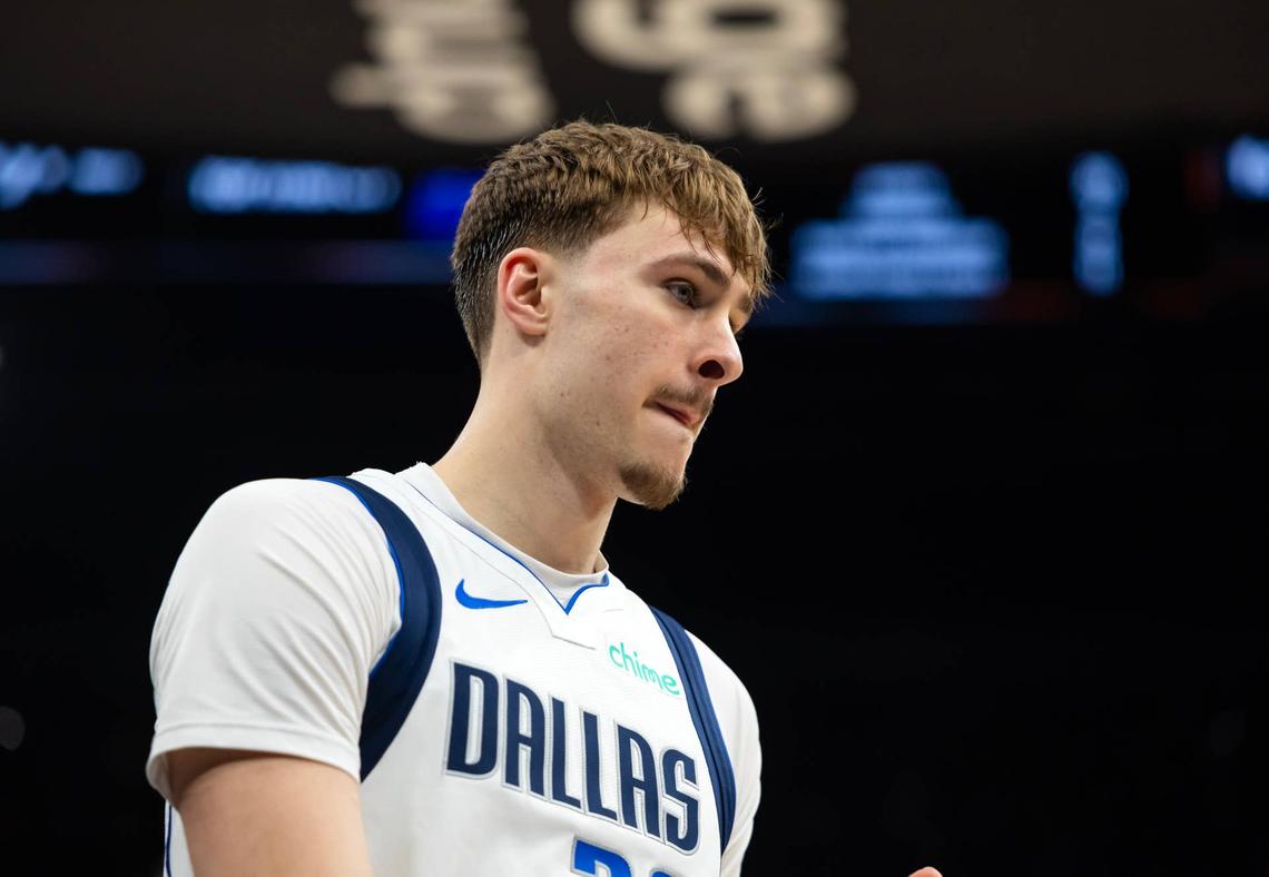  Dallas Mavericks forward Cooper Flagg (32) 