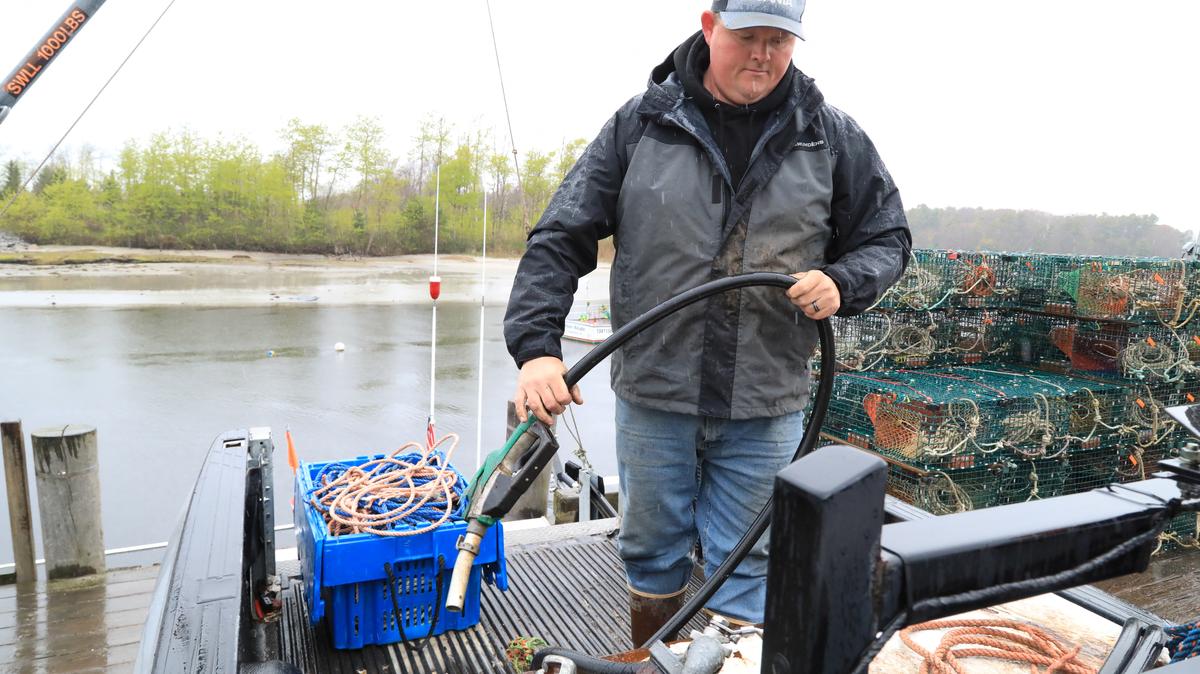 Chris Welch, Lobsterman, fills up his boat with diesel fuel in Kennebunkport, Maine, U.S., May 13, 2026.  REUTERS/Lauren Owens Lambert