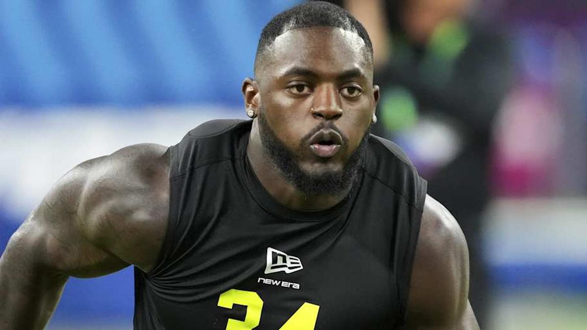  Feb 26, 2026; Indianapolis, IN, USA; Auburn defensive lineman Keyron Crawford (DL34) during the NFL Scouting Combine at Lucas Oil Stadium. Mandatory Credit: Kirby Lee-Imagn Images | Kirby Lee-Imagn Images 