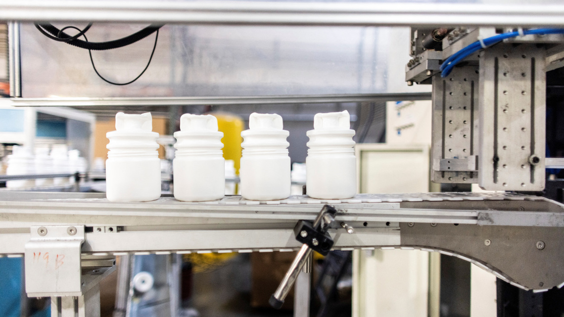 US manufacturing steady in September, input prices increase