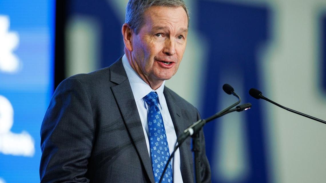 Report: Kentucky AD Mitch Barnhart to retire after 24 years 