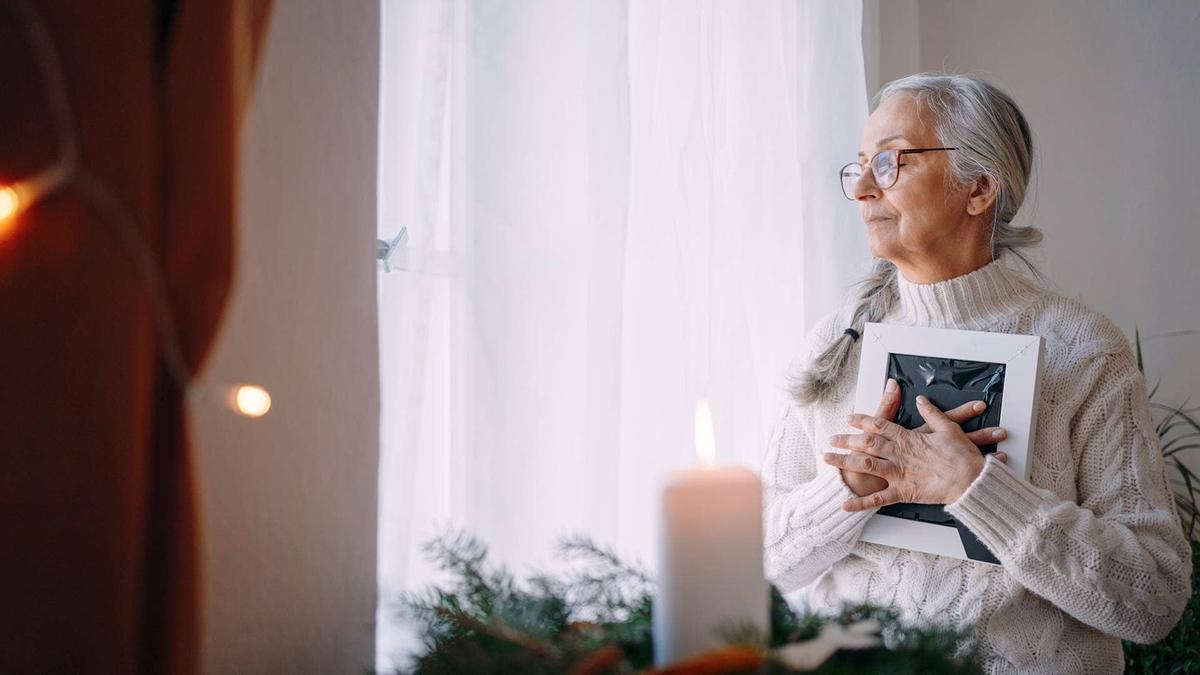  Orman explains that grief can cloud financial judgment for years, making it risky to rush money decisions during emotionally vulnerable periods after losing a loved one. 