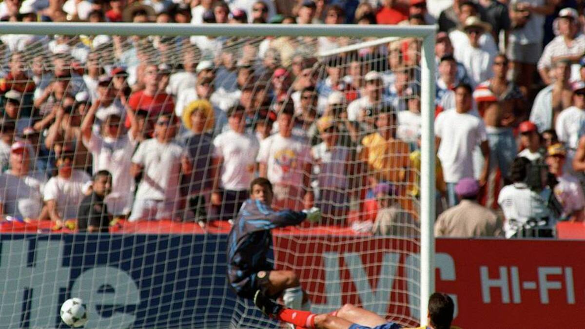  Andres Escobar scores an own goal at the 1994 World Cup. | Newscom/IMAGO 