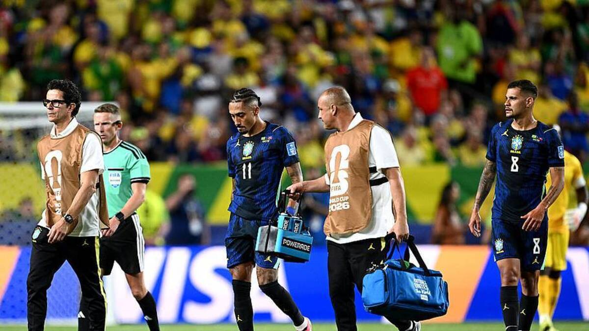 Raphinha's (middle) body appears to be breaking down. | Hannah Peters/FIFA/Getty Images 